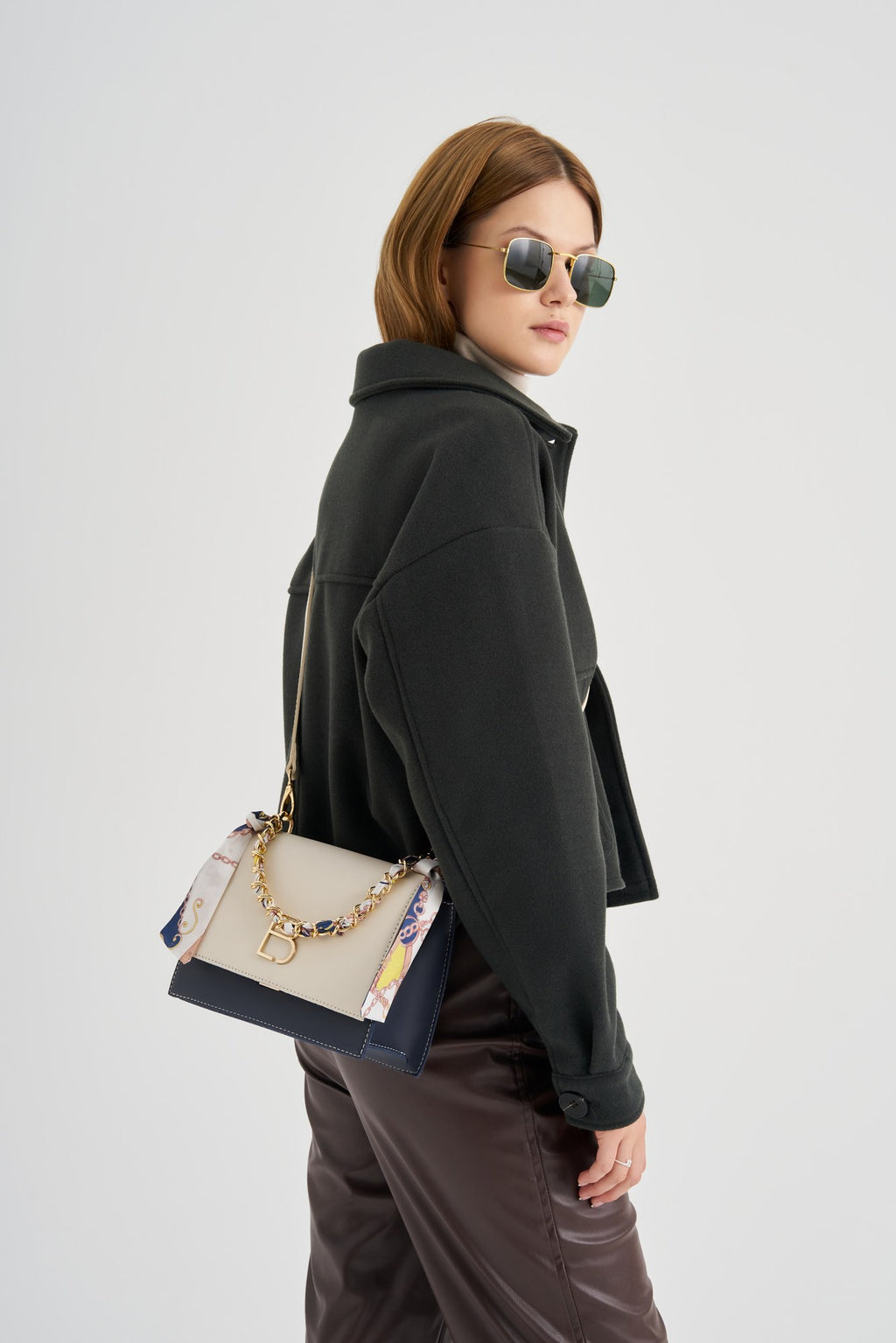 918 - Cream, Dark Blue