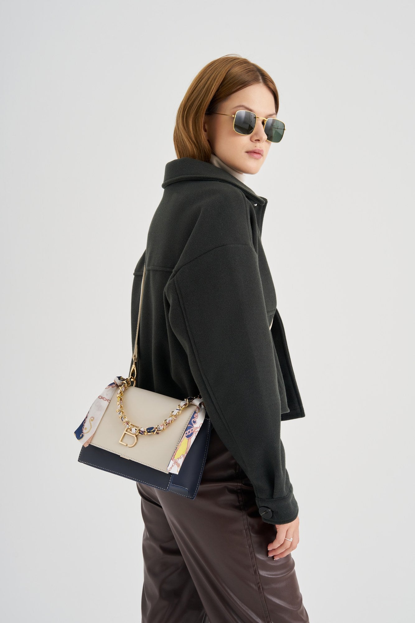 918 - Cream, Dark Blue