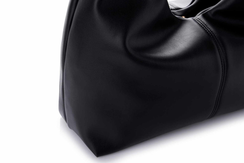 Ravia - Black