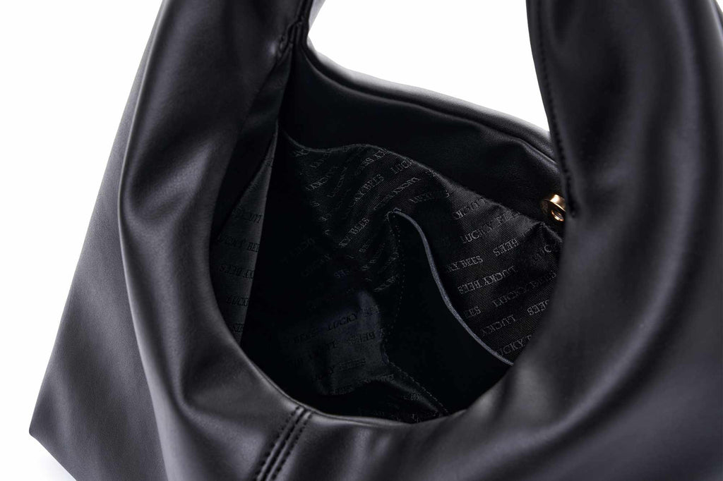 Ravia - Black